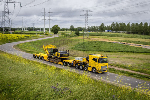 FH16-700 8x4
